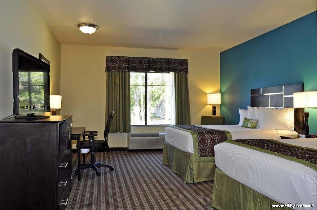 Best Western Plus Desoto Inn & Suites Mansfield Habitación foto